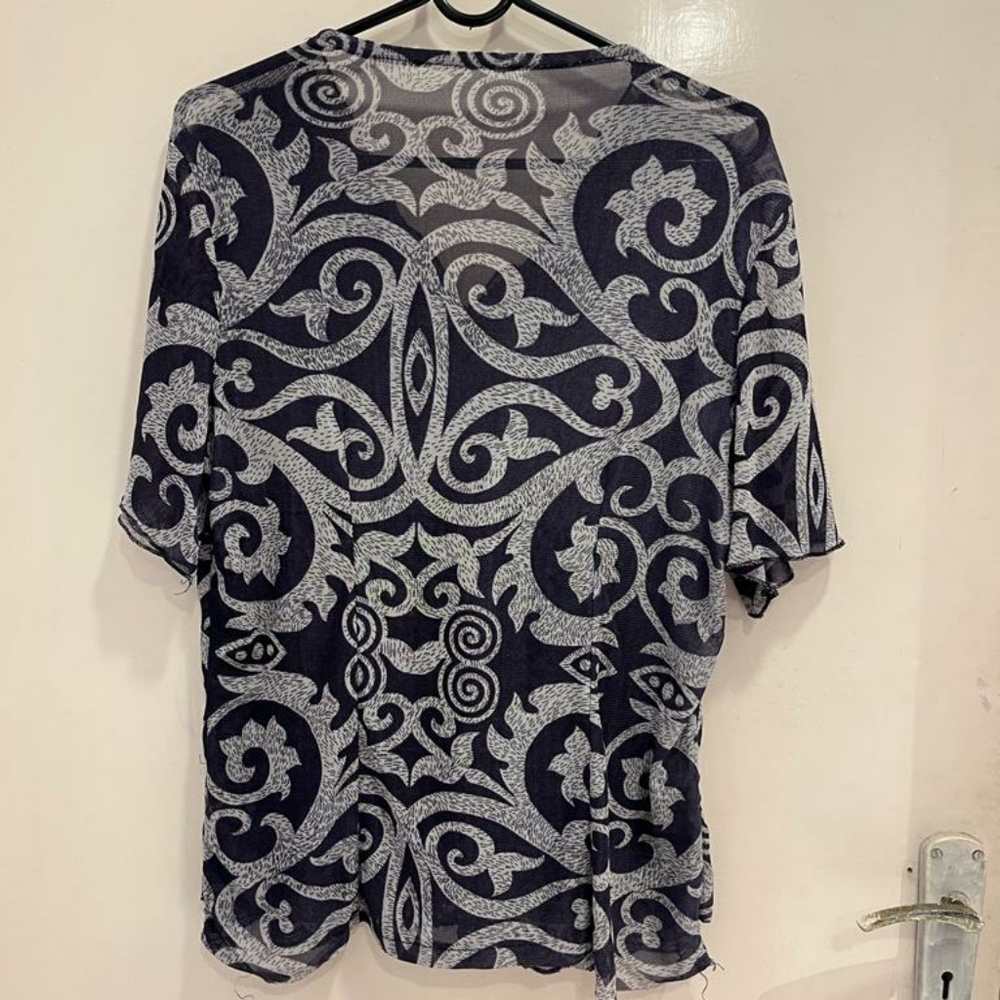 Purple lace top with pearl detailing - Picture 15 of 15